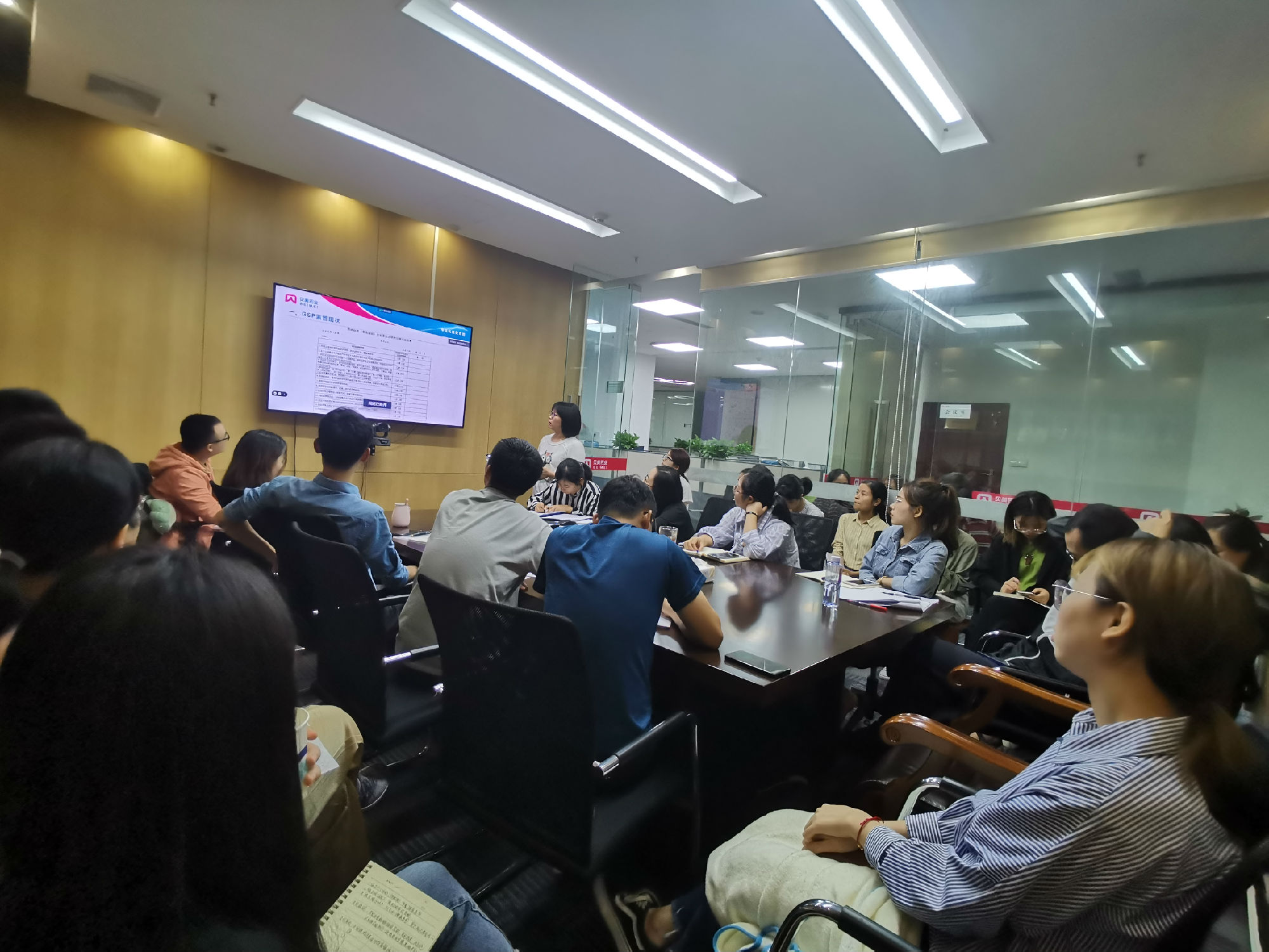 2020年10月13日，質(zhì)管部總監(jiān)李春莉及質(zhì)管部同事組織培訓(xùn)GSP及產(chǎn)品召回等