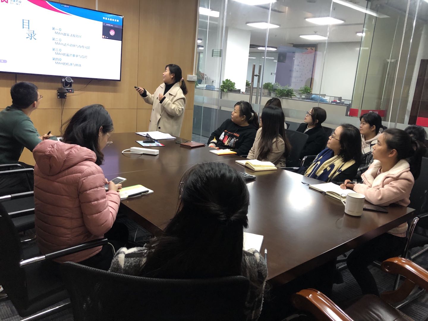 2020年12月17日，質(zhì)量部總監(jiān)李春莉組織培訓(xùn)MAH管理知識(shí)。